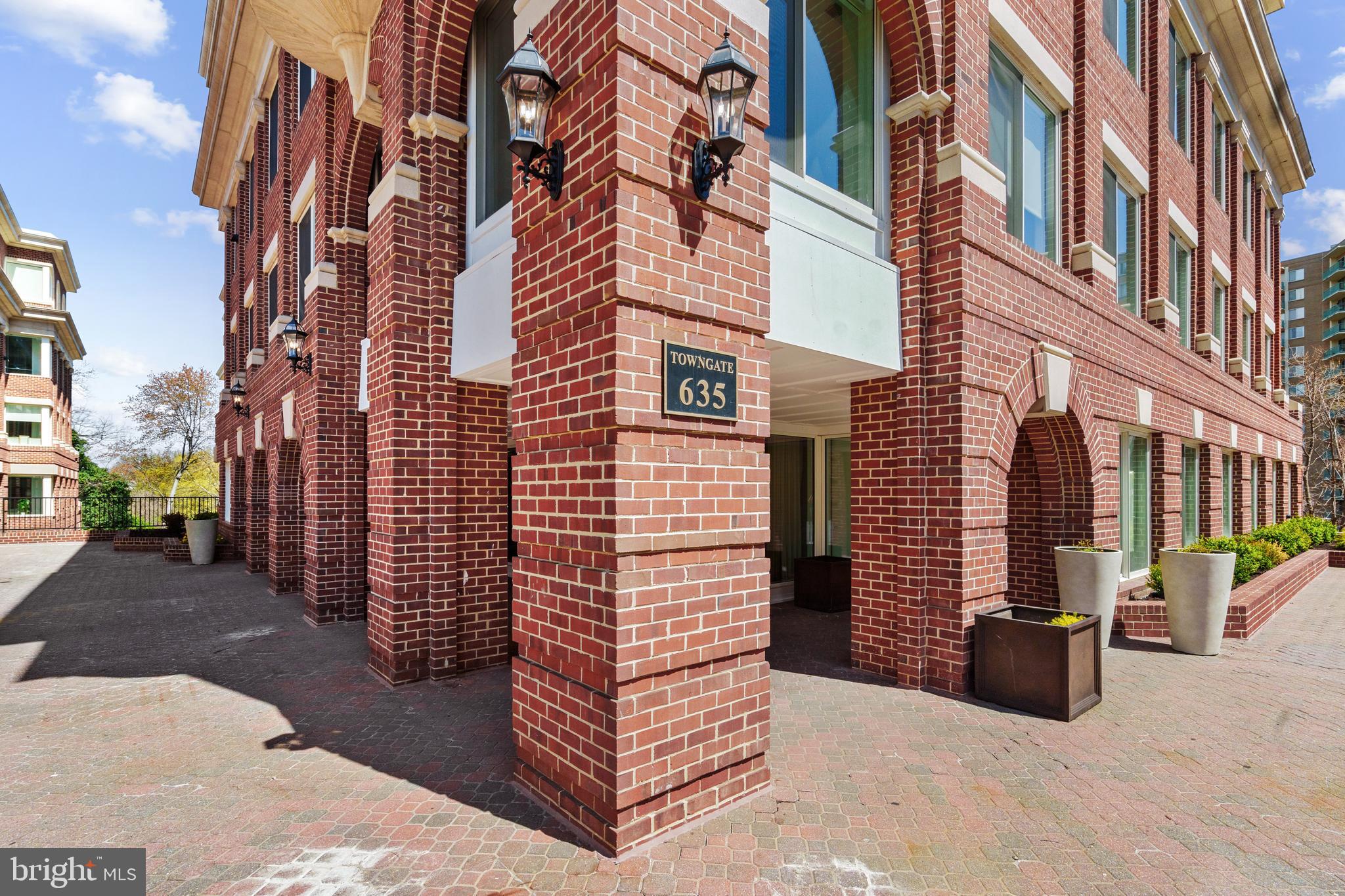 635 Slaters Ln #307