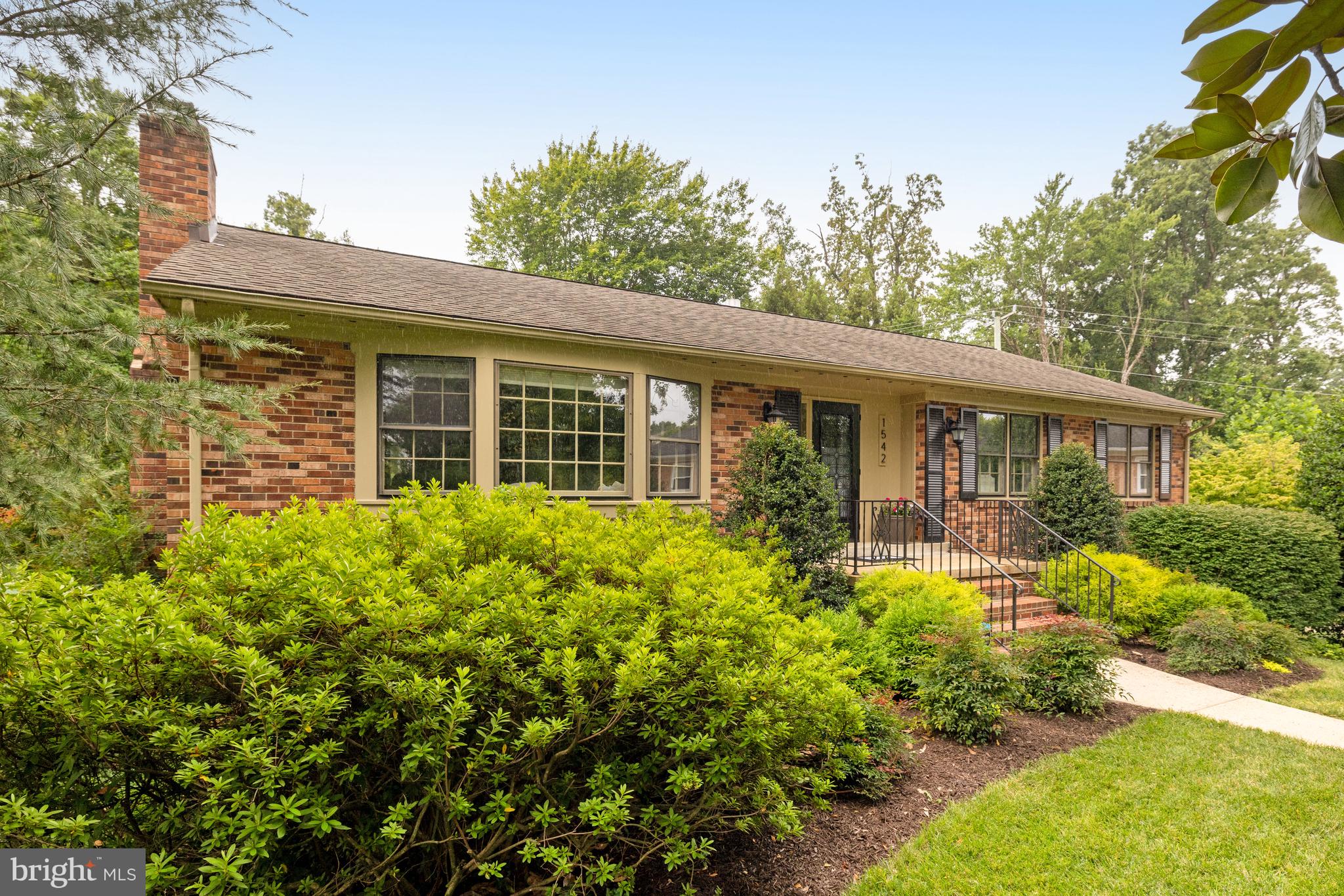 1542 Dahlia Ct