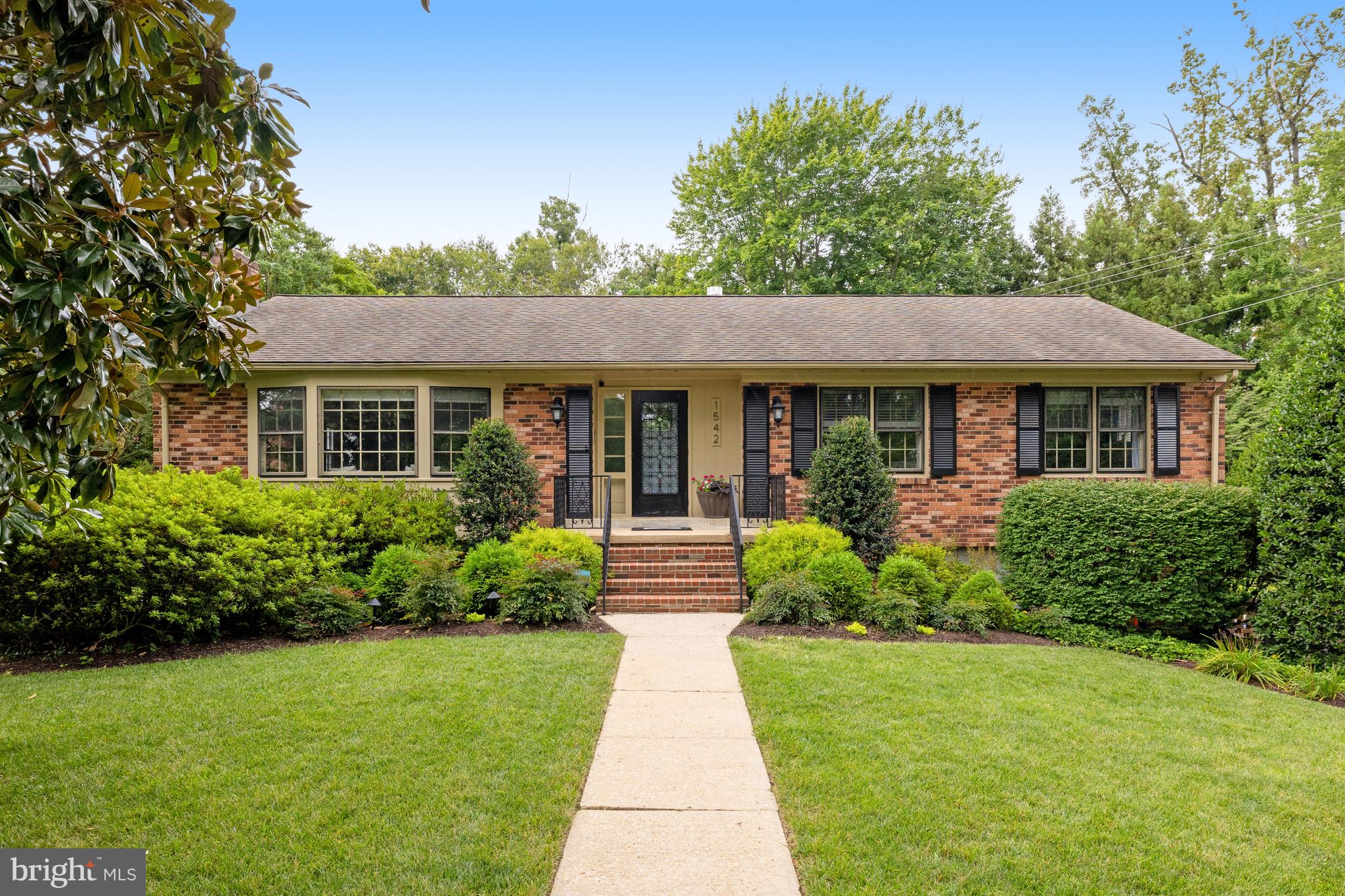 1542 Dahlia Ct
