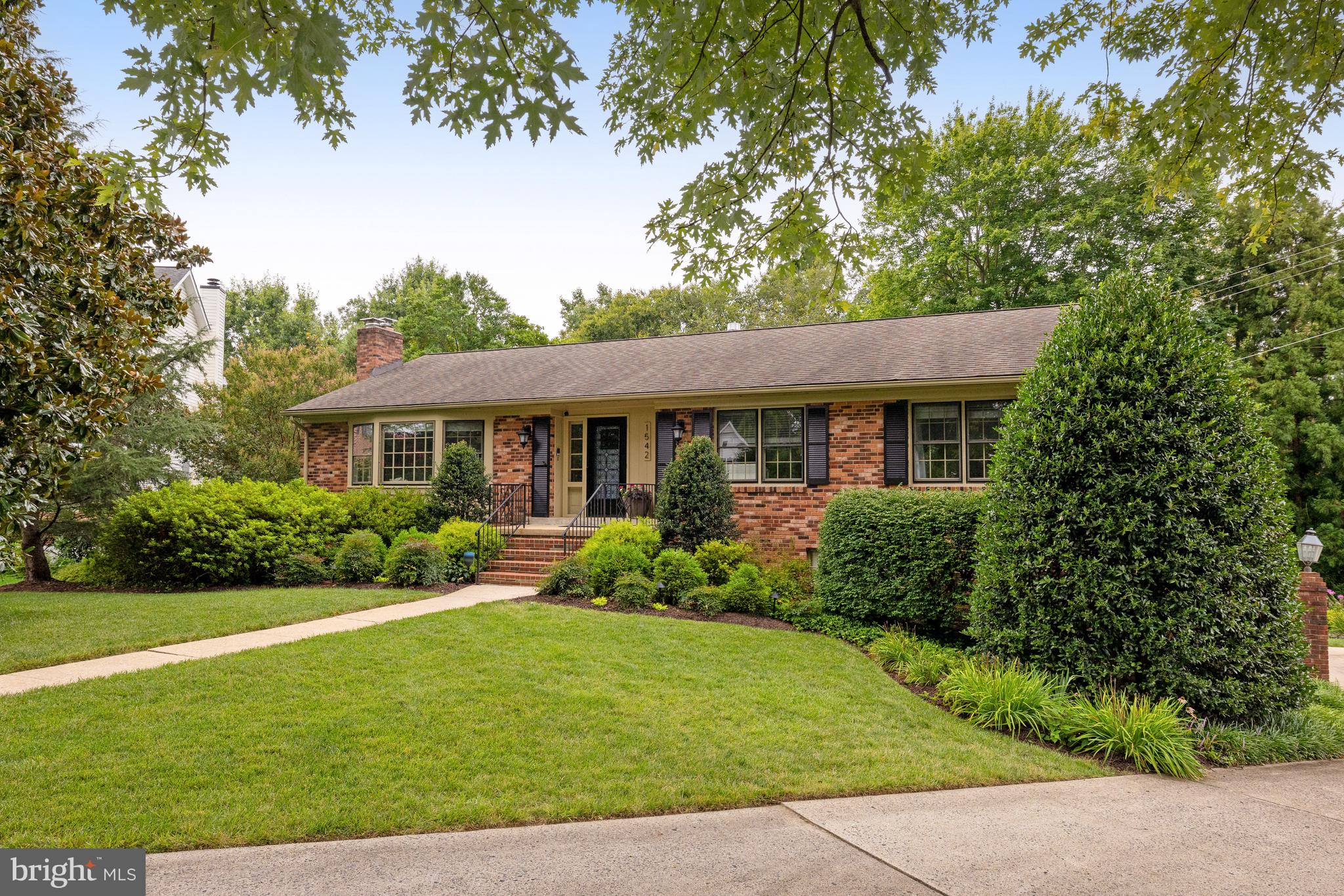 1542 Dahlia Ct