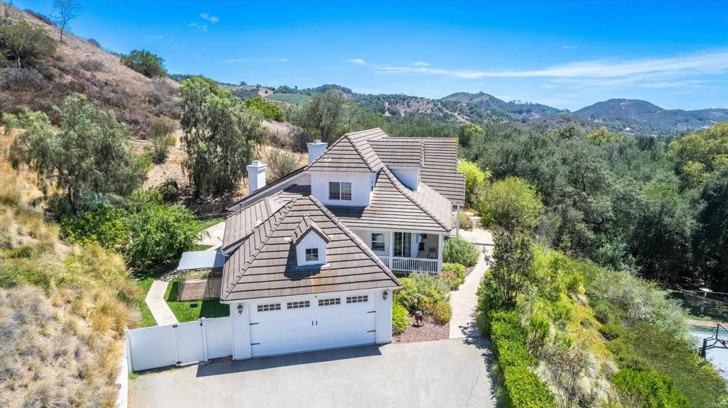 45562 La Cruz Drive