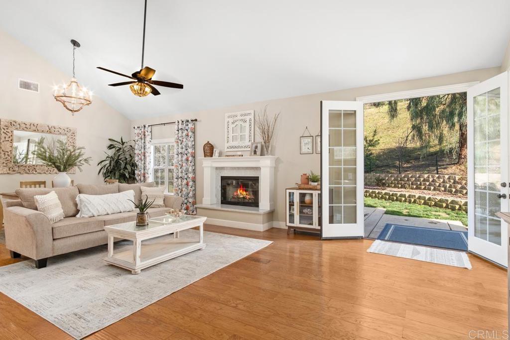 45562 La Cruz Drive
