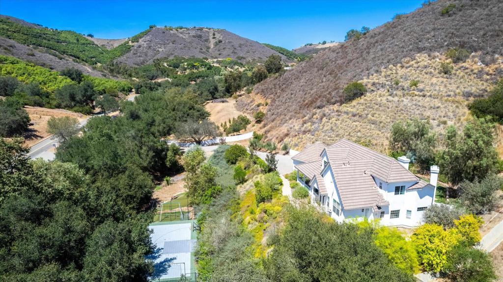 45562 La Cruz Drive