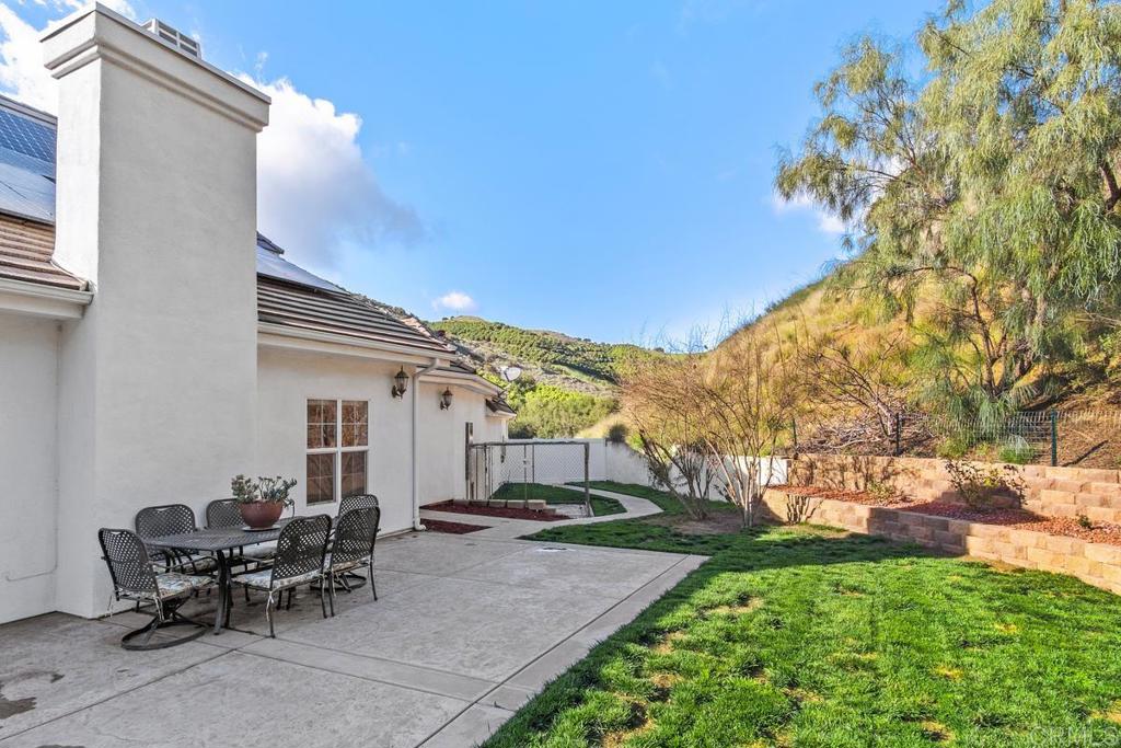 45562 La Cruz Drive