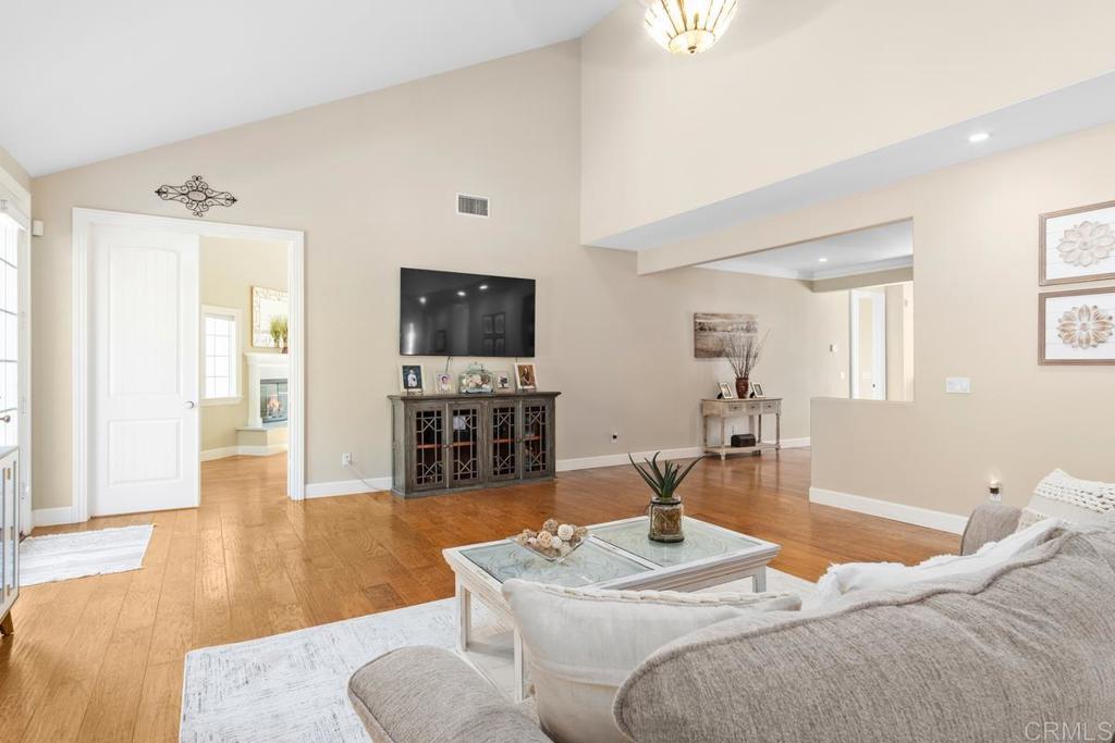 45562 La Cruz Drive