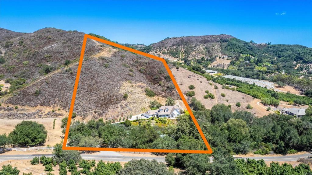 45562 La Cruz Drive