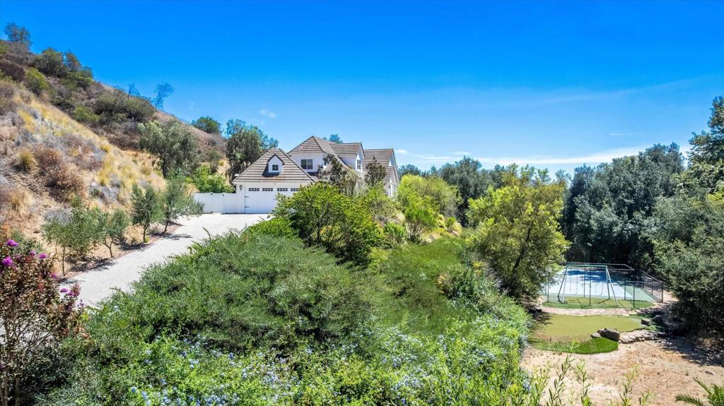 45562 La Cruz Drive