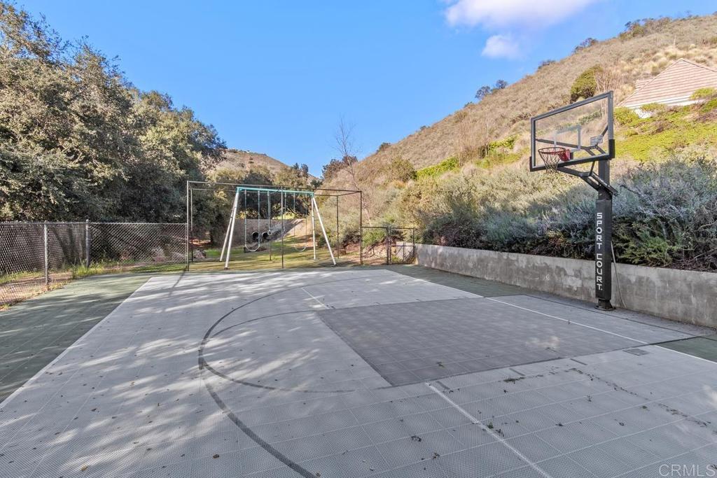 45562 La Cruz Drive