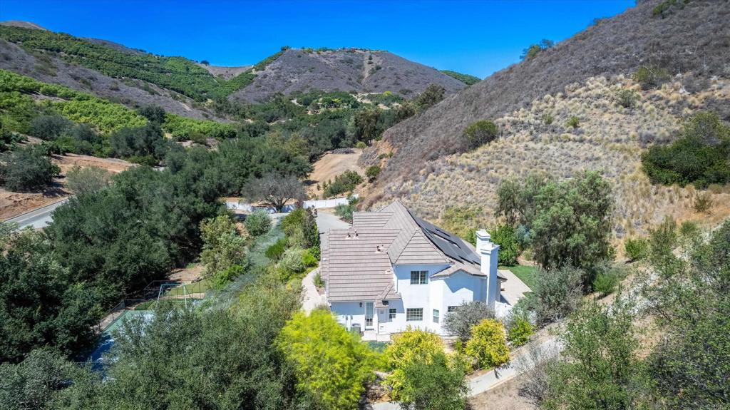 45562 La Cruz Drive