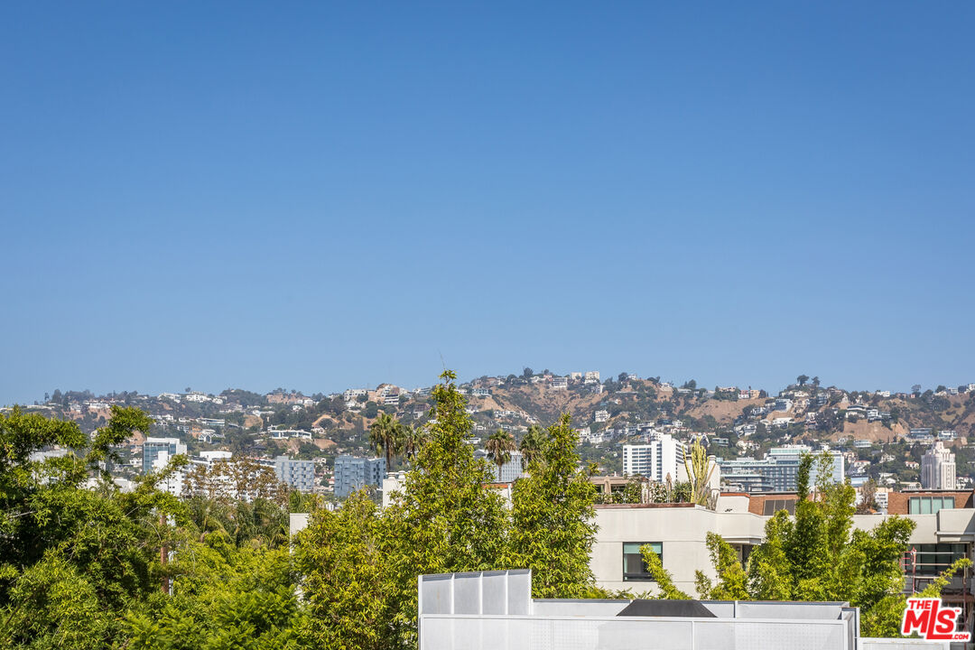 825 N Kings Rd Unit: 15