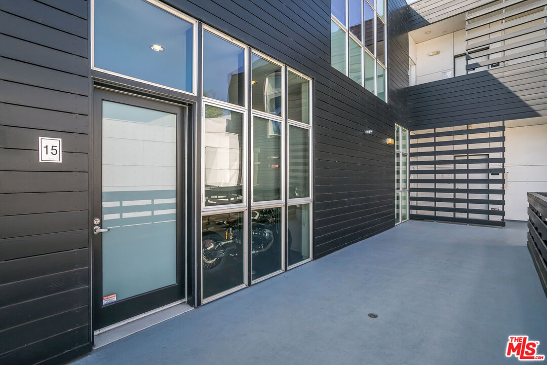 825 N Kings Rd Unit: 15