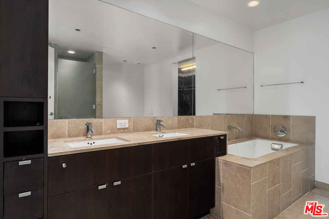 6250 Hollywood Blvd Unit: 11H