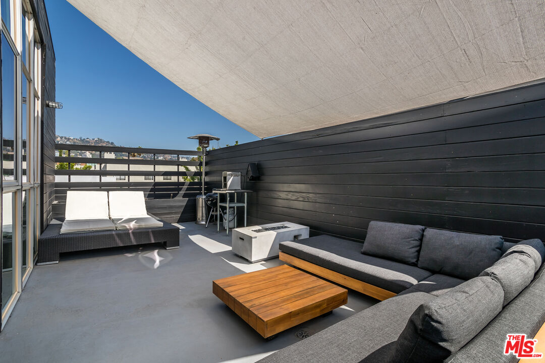 825 N Kings Rd Unit: 15