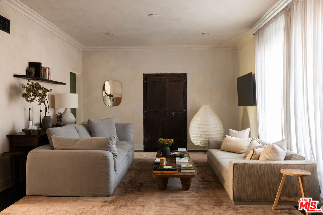 1424 N Crescent Heights Blvd Unit: 34