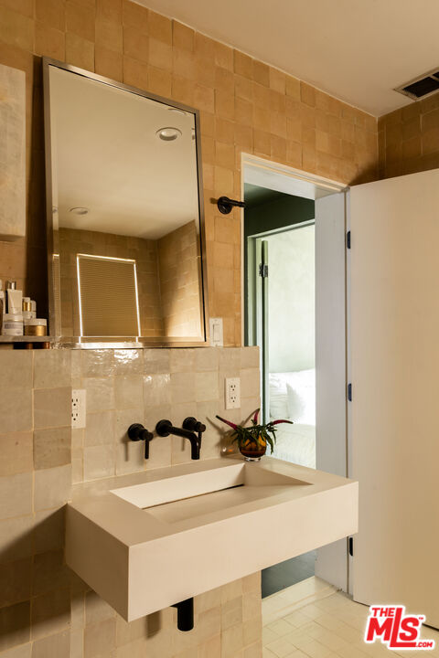 1424 N Crescent Heights Blvd Unit: 34