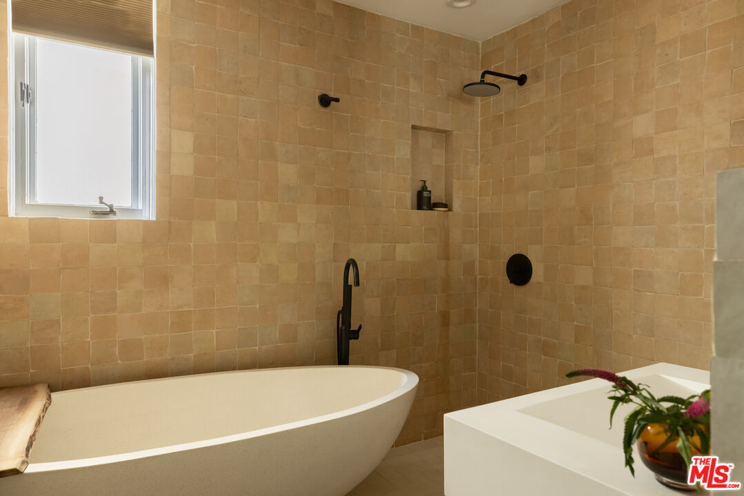 1424 N Crescent Heights Blvd Unit: 34