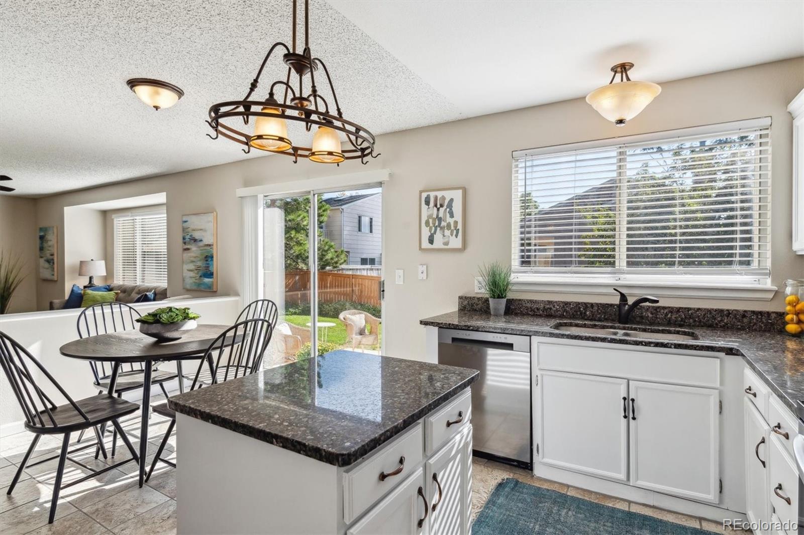 6284 Laguna Circle