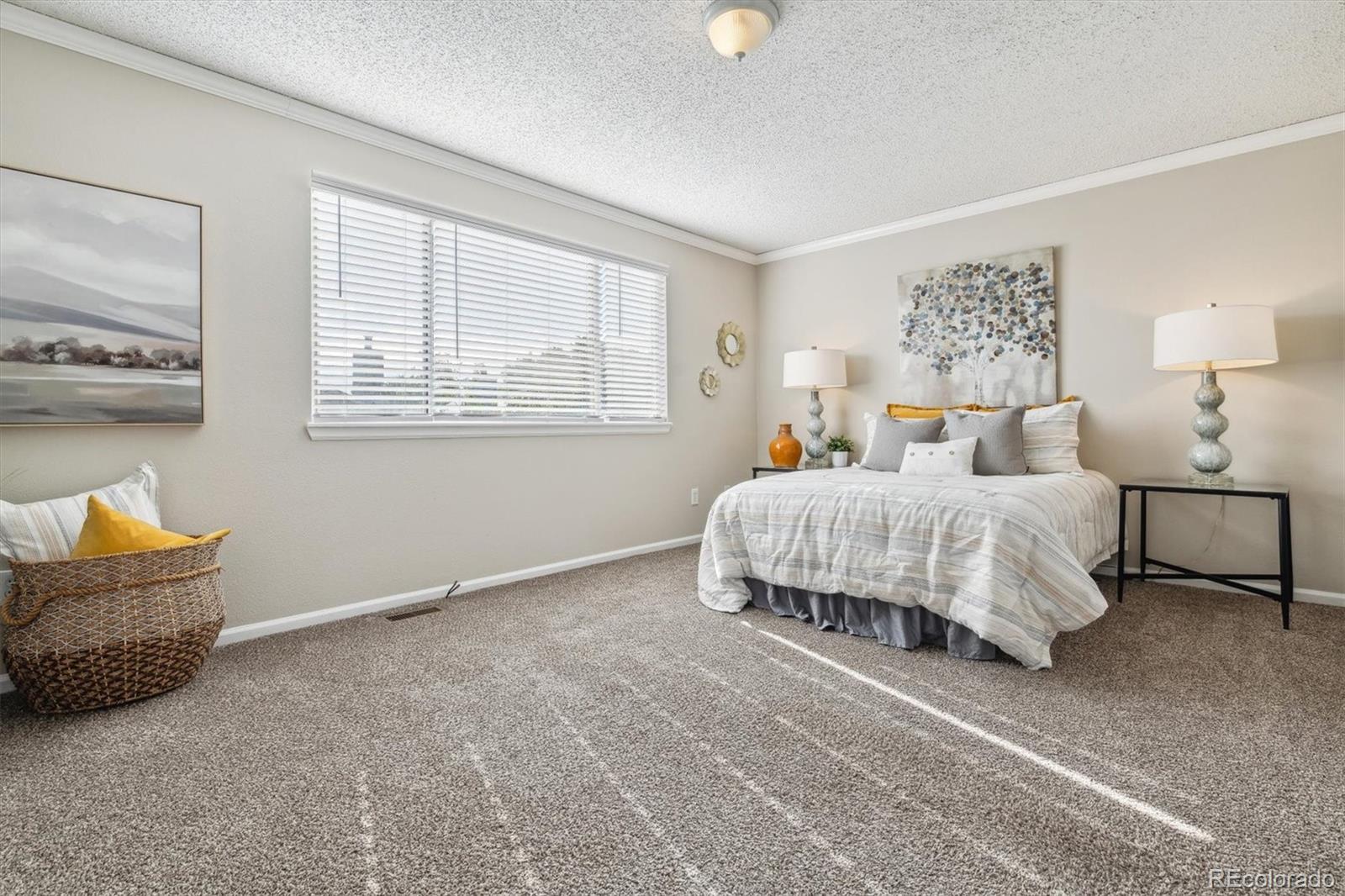 6284 Laguna Circle