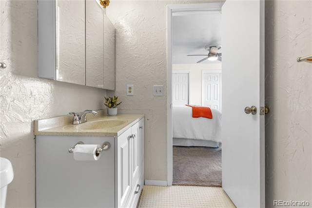 1315 Estes Street Unit: 13C