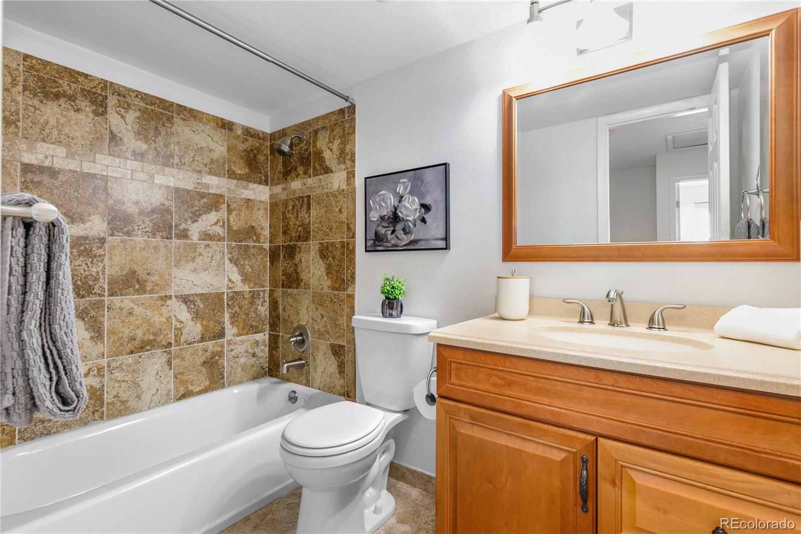 5633 W 71st Place