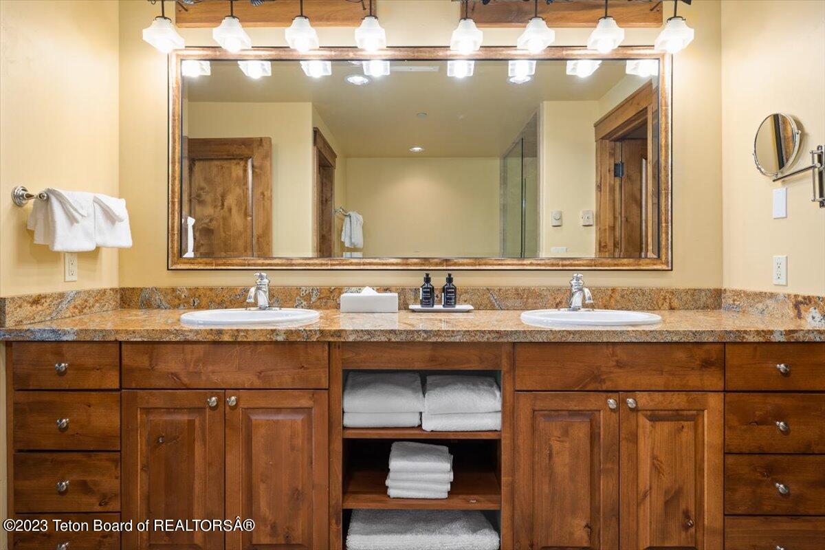 548 SNOW KING Loop, 483