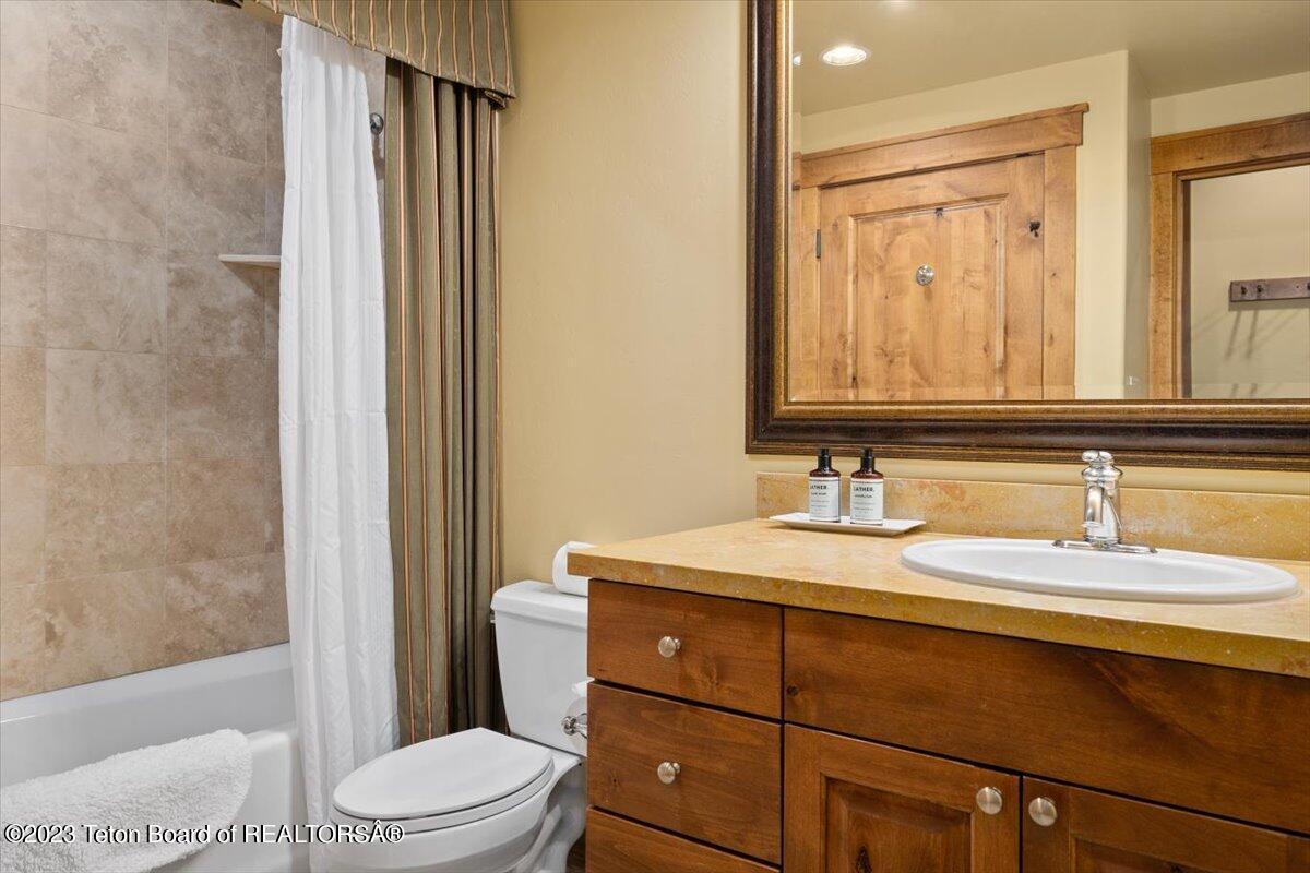548 SNOW KING Loop, 483