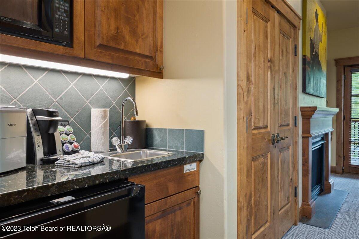548 SNOW KING Loop, 483