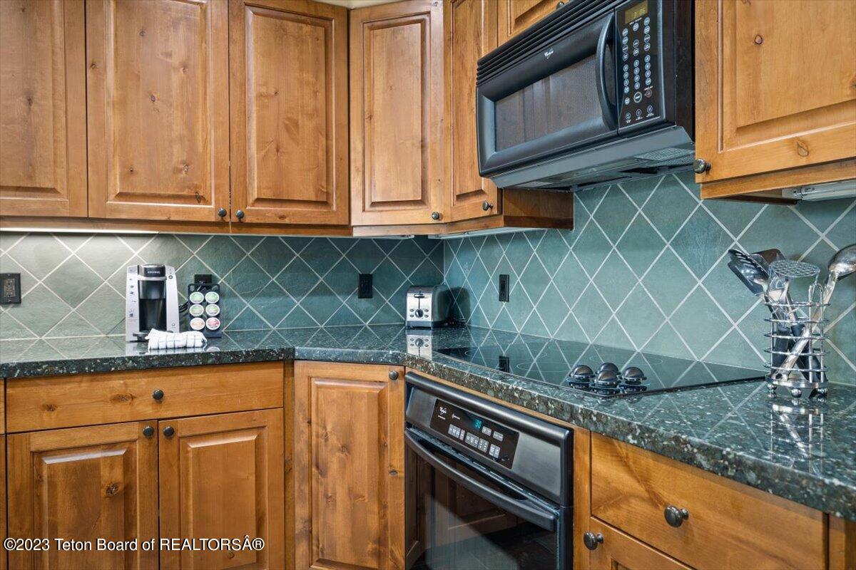 548 SNOW KING Loop, 483