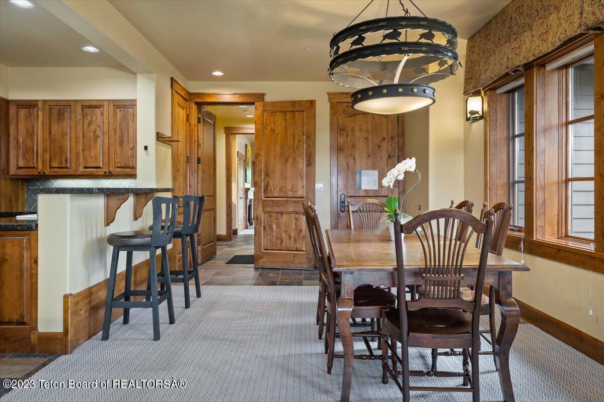 548 SNOW KING Loop, 483