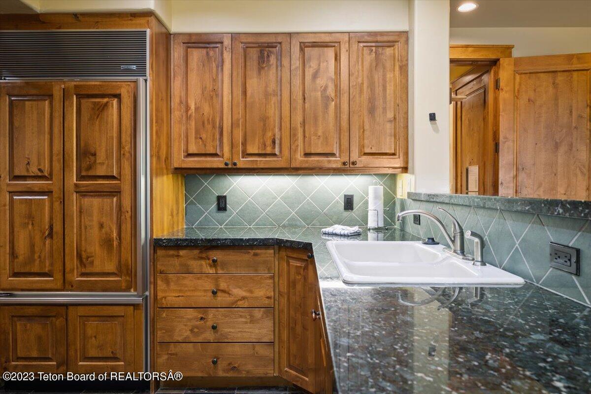 548 SNOW KING Loop, 483