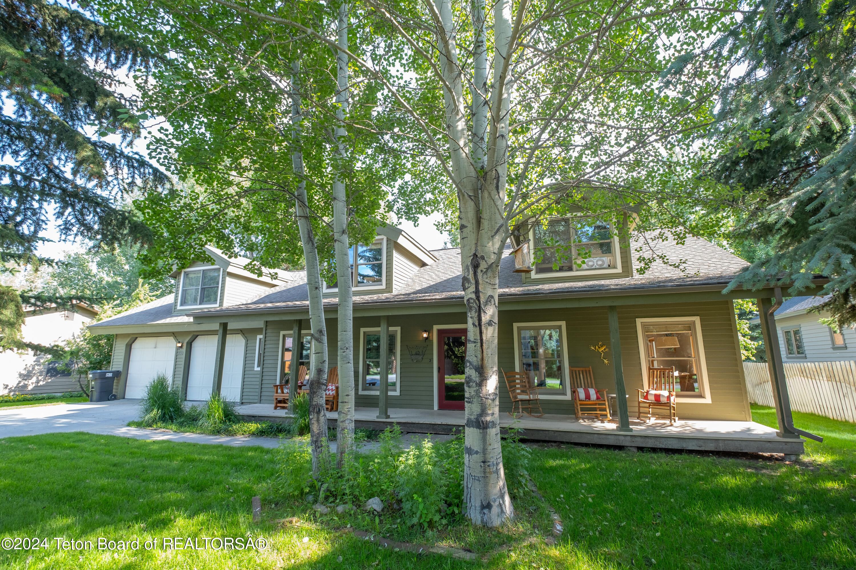 1930 W HOMESTEAD Drive