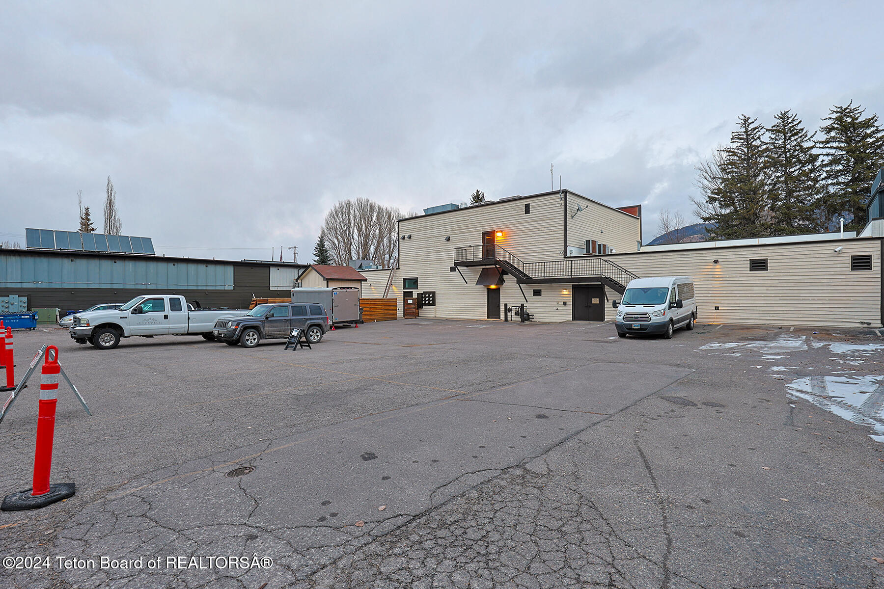 225 N CACHE Street