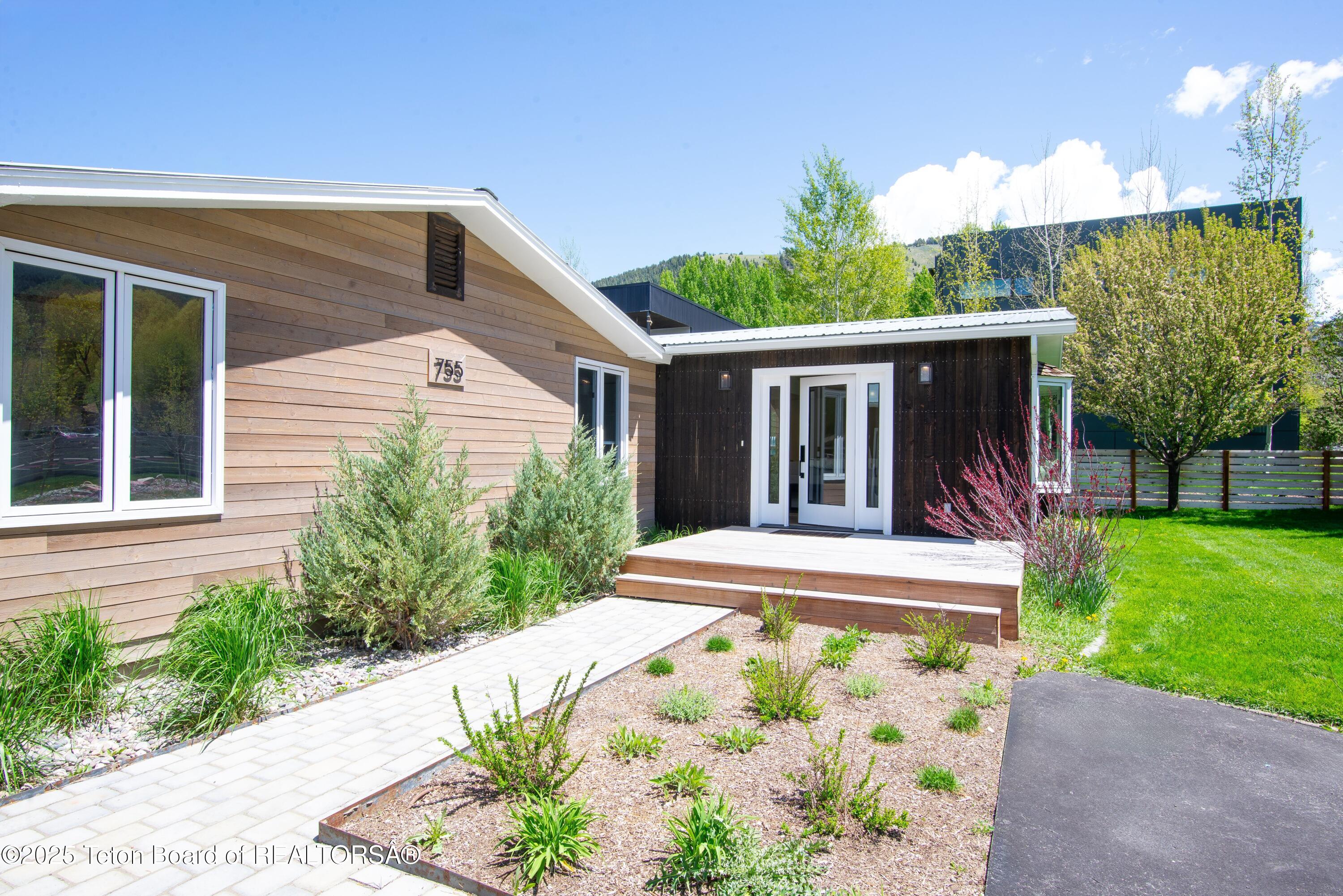 755 CACHE CREEK Drive