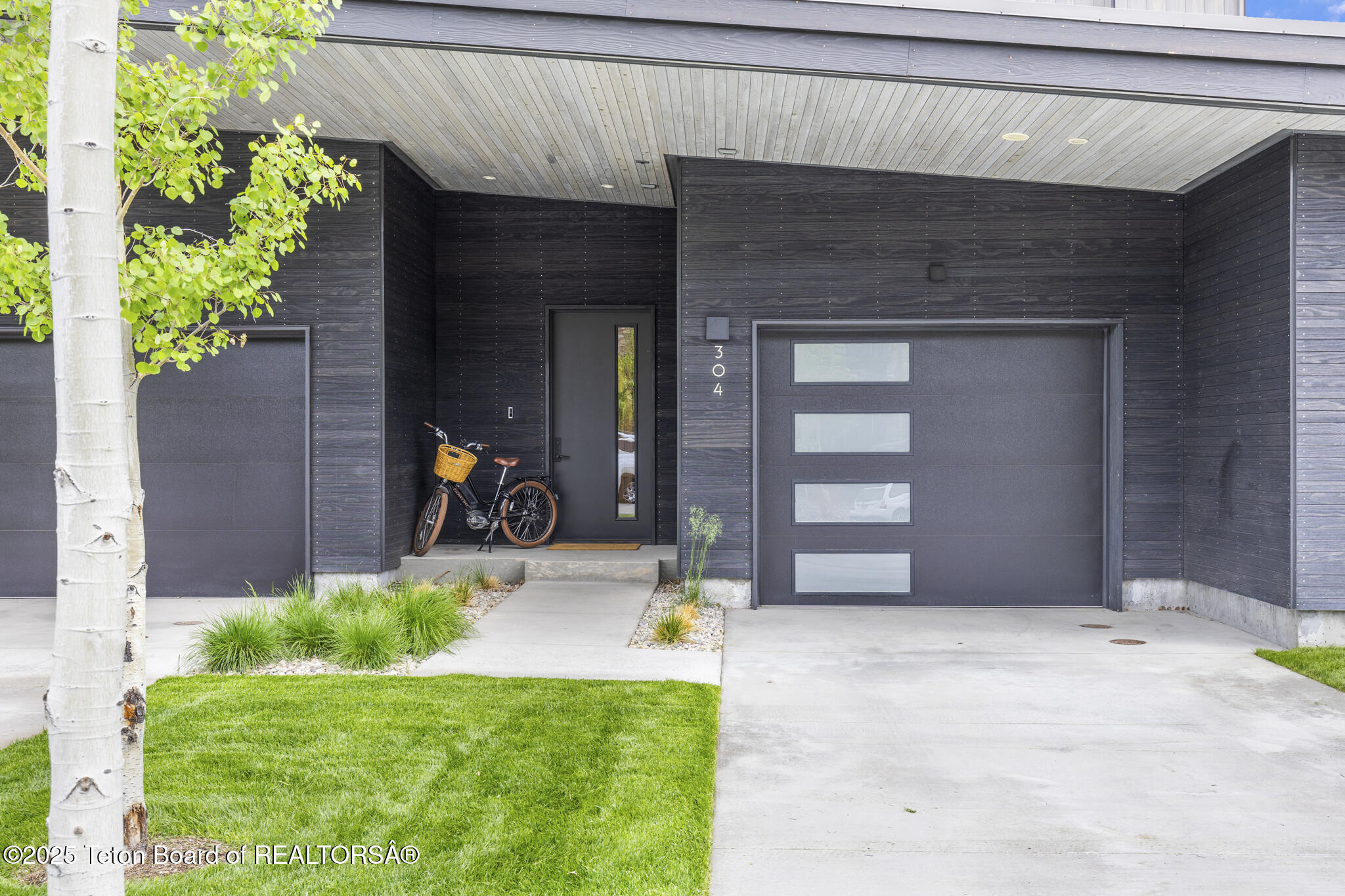 304 HIDDEN HOLLOW Drive, 304