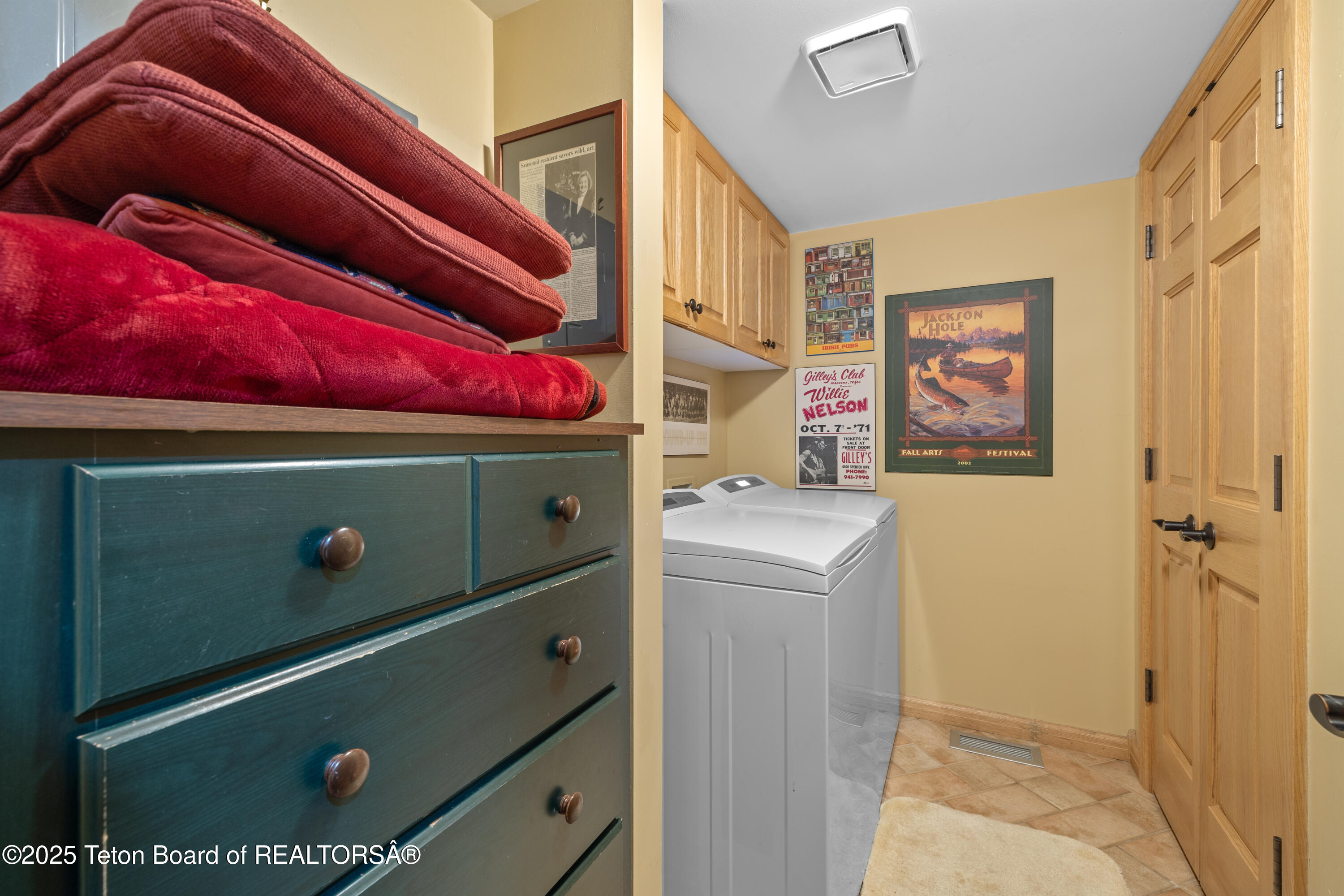 3035 N WHITE PINE Lane