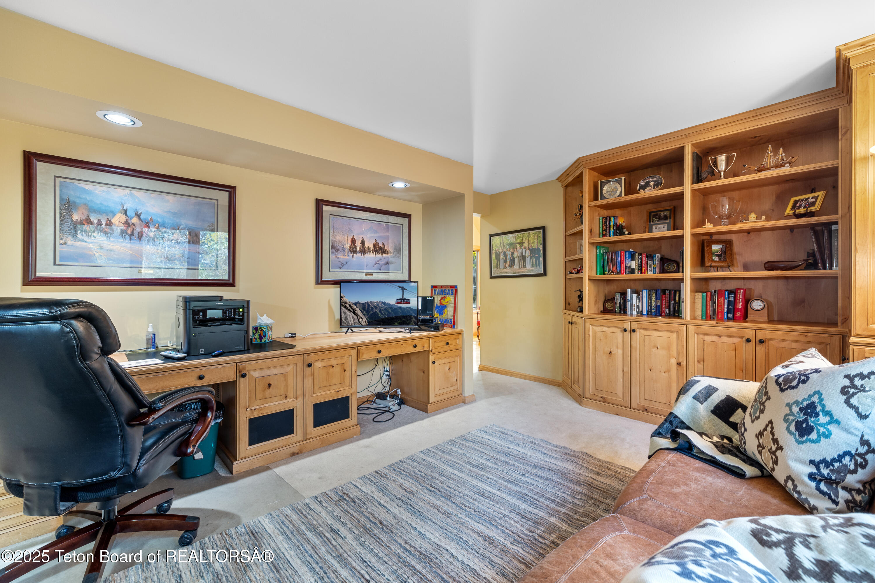 3035 N WHITE PINE Lane