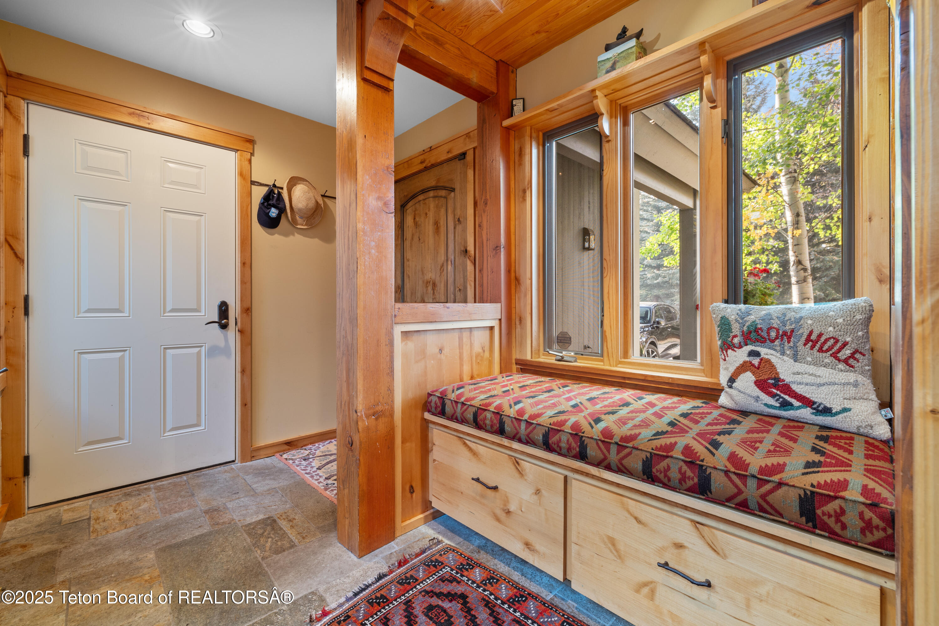 3035 N WHITE PINE Lane