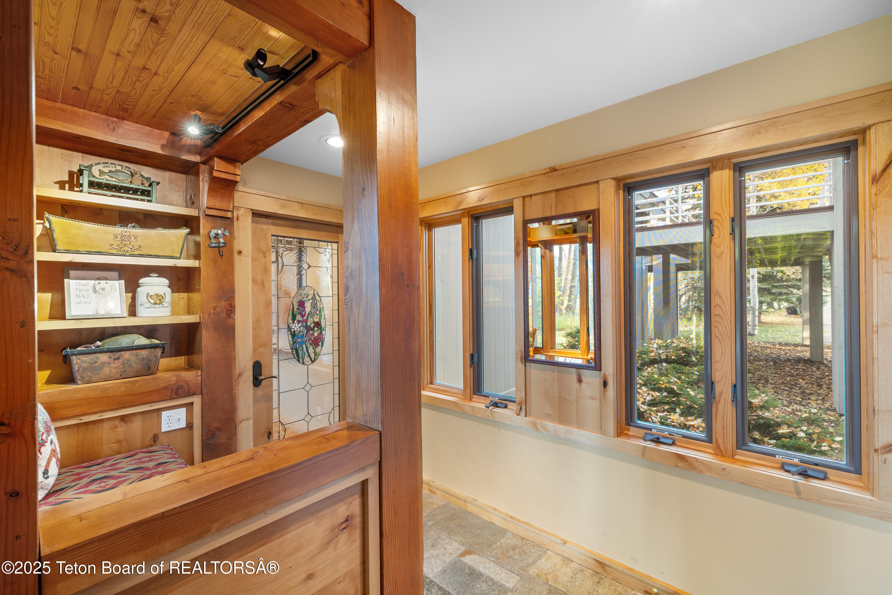 3035 N WHITE PINE Lane