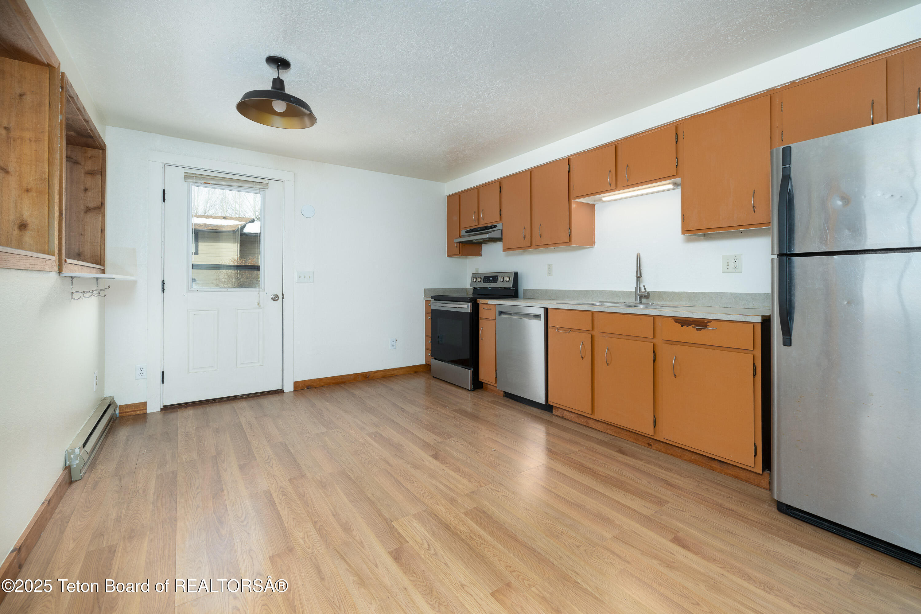 320 E SIMPSON Avenue, 9
