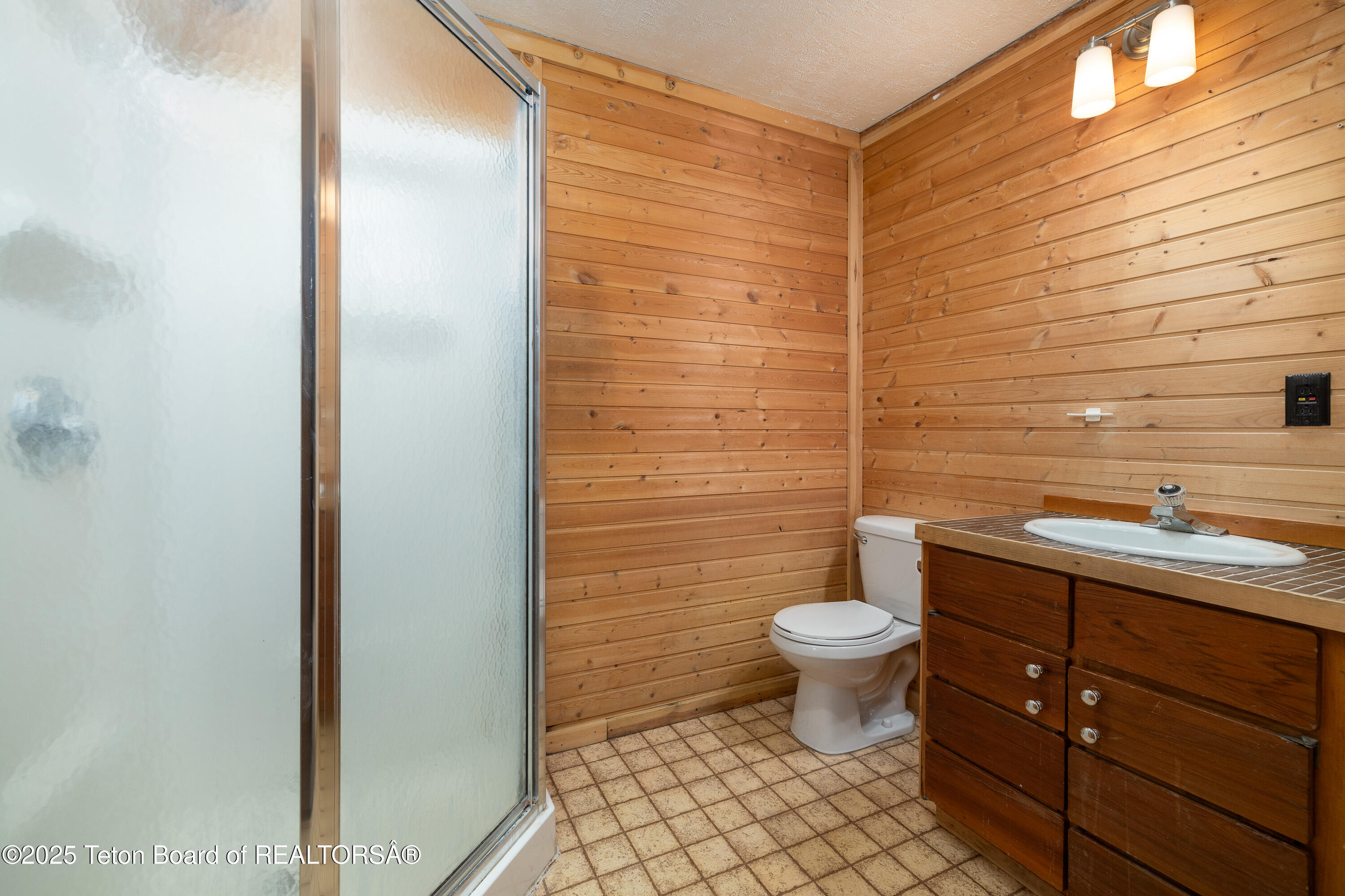 320 E SIMPSON Avenue, 9