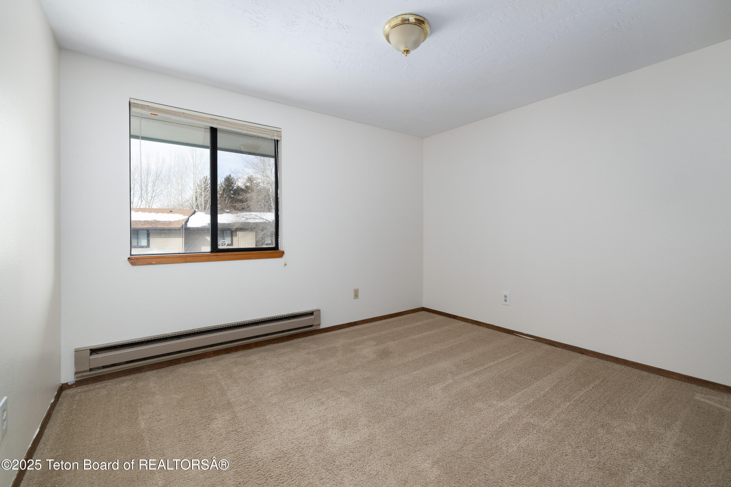 320 E SIMPSON Avenue, 9