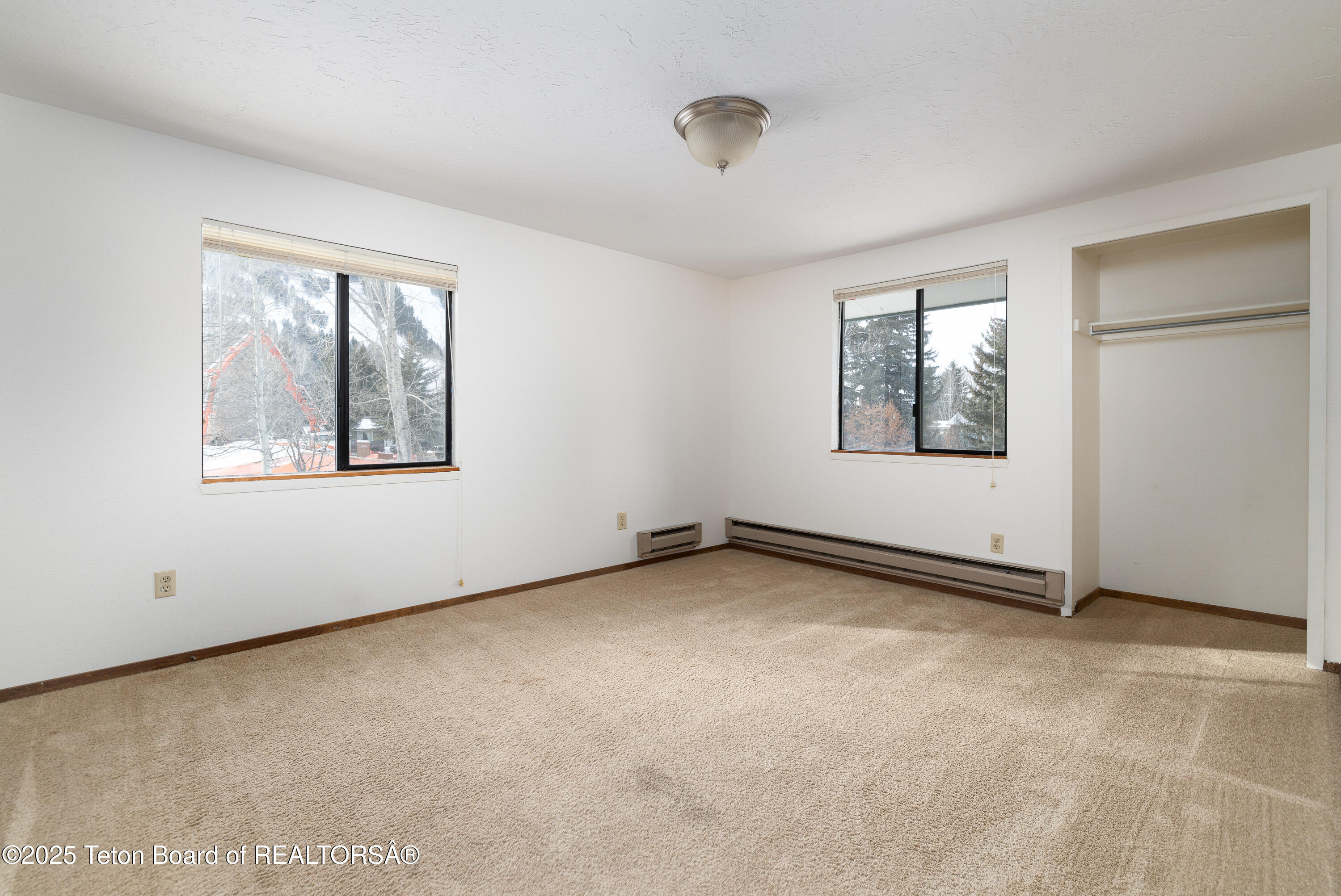 320 E SIMPSON Avenue, 9