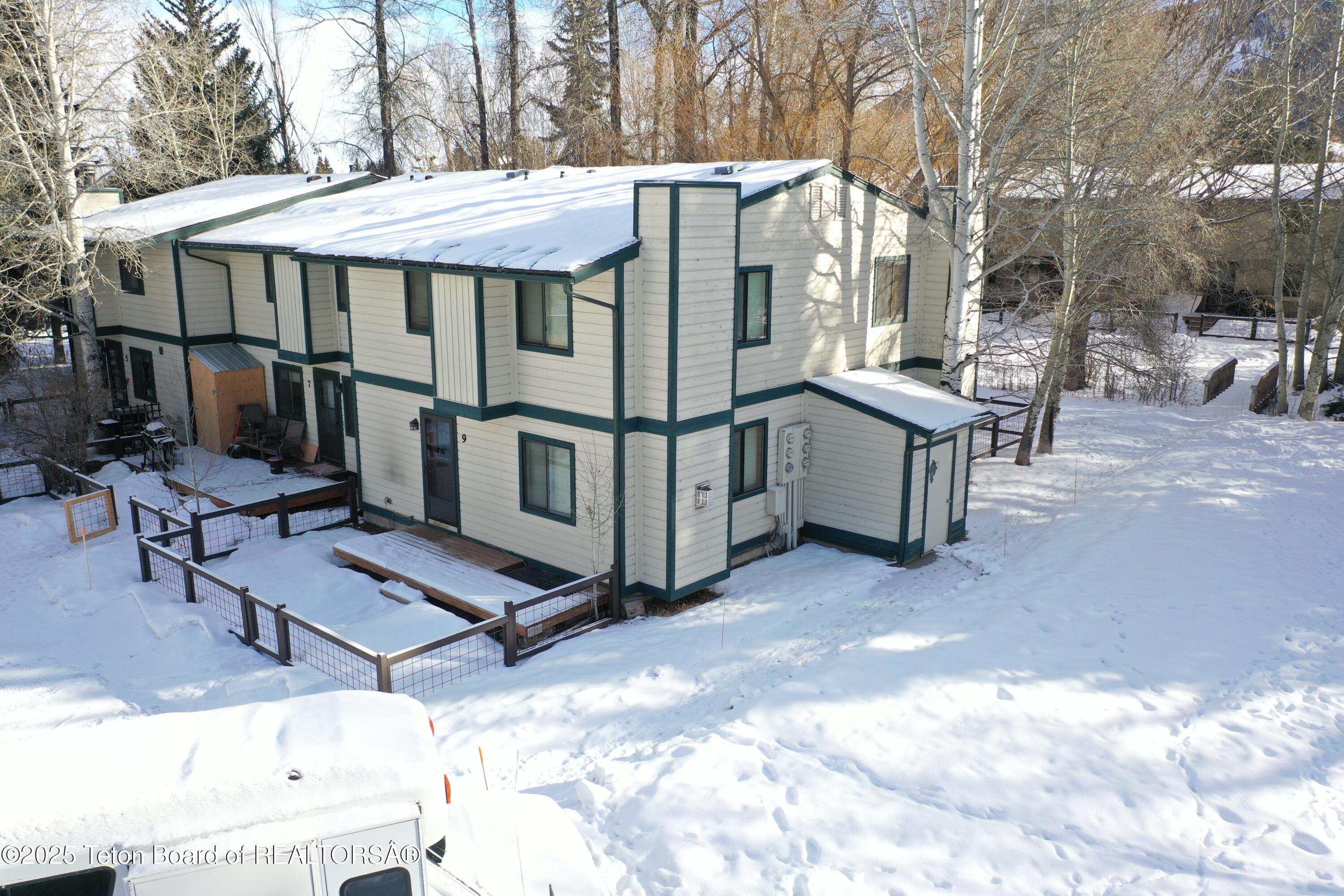 320 E SIMPSON Avenue, 9