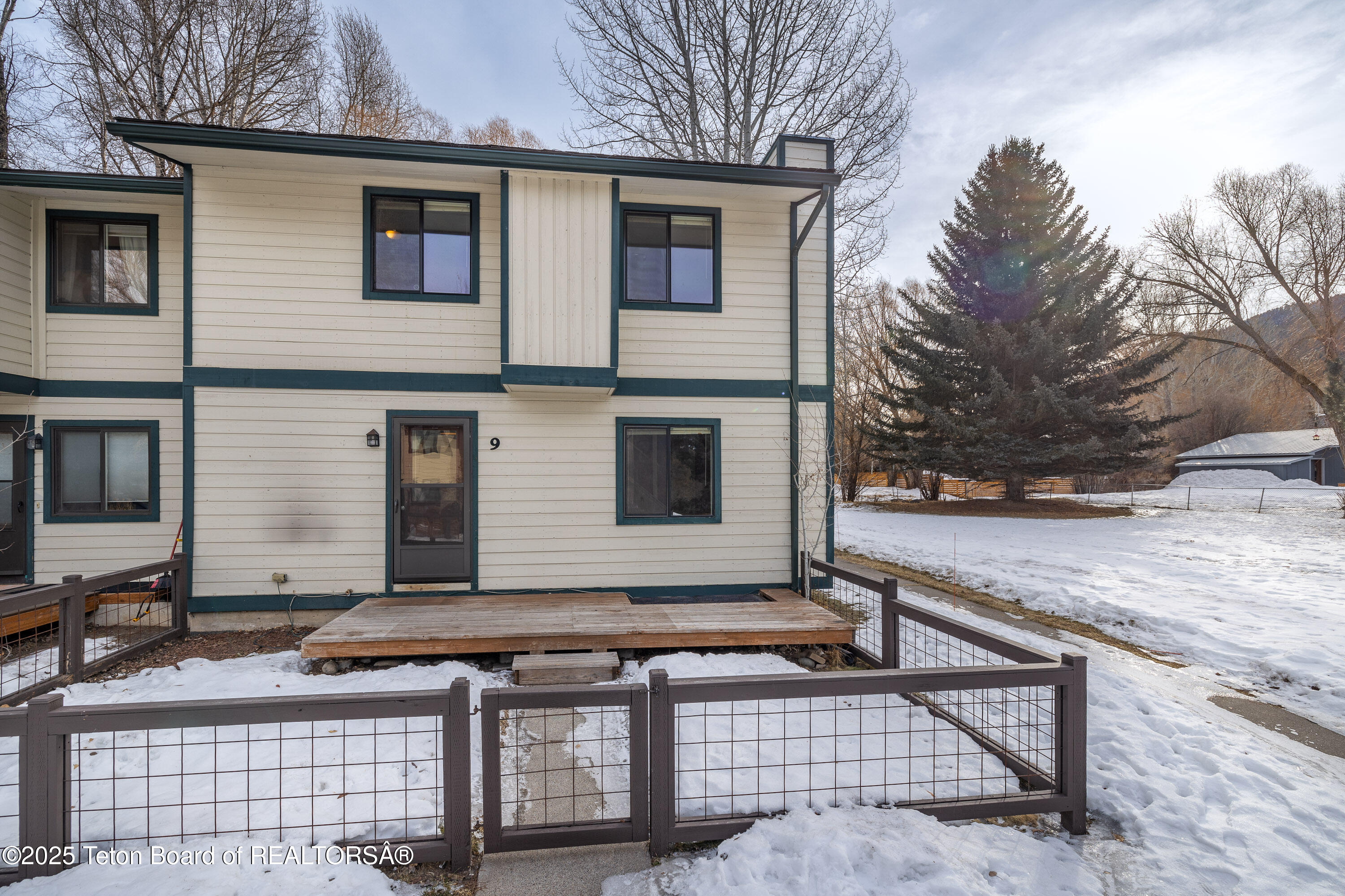 320 E SIMPSON Avenue, 9