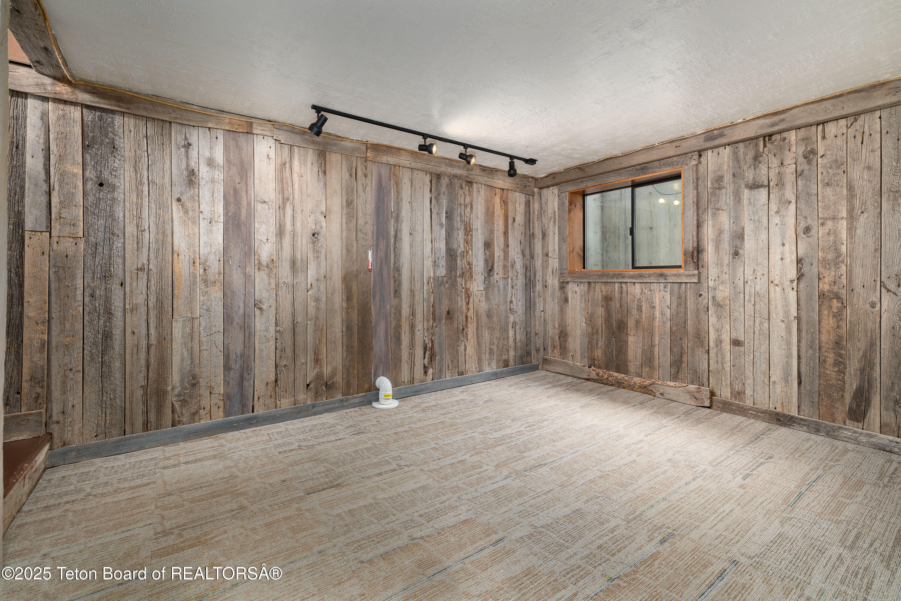 320 E SIMPSON Avenue, 9