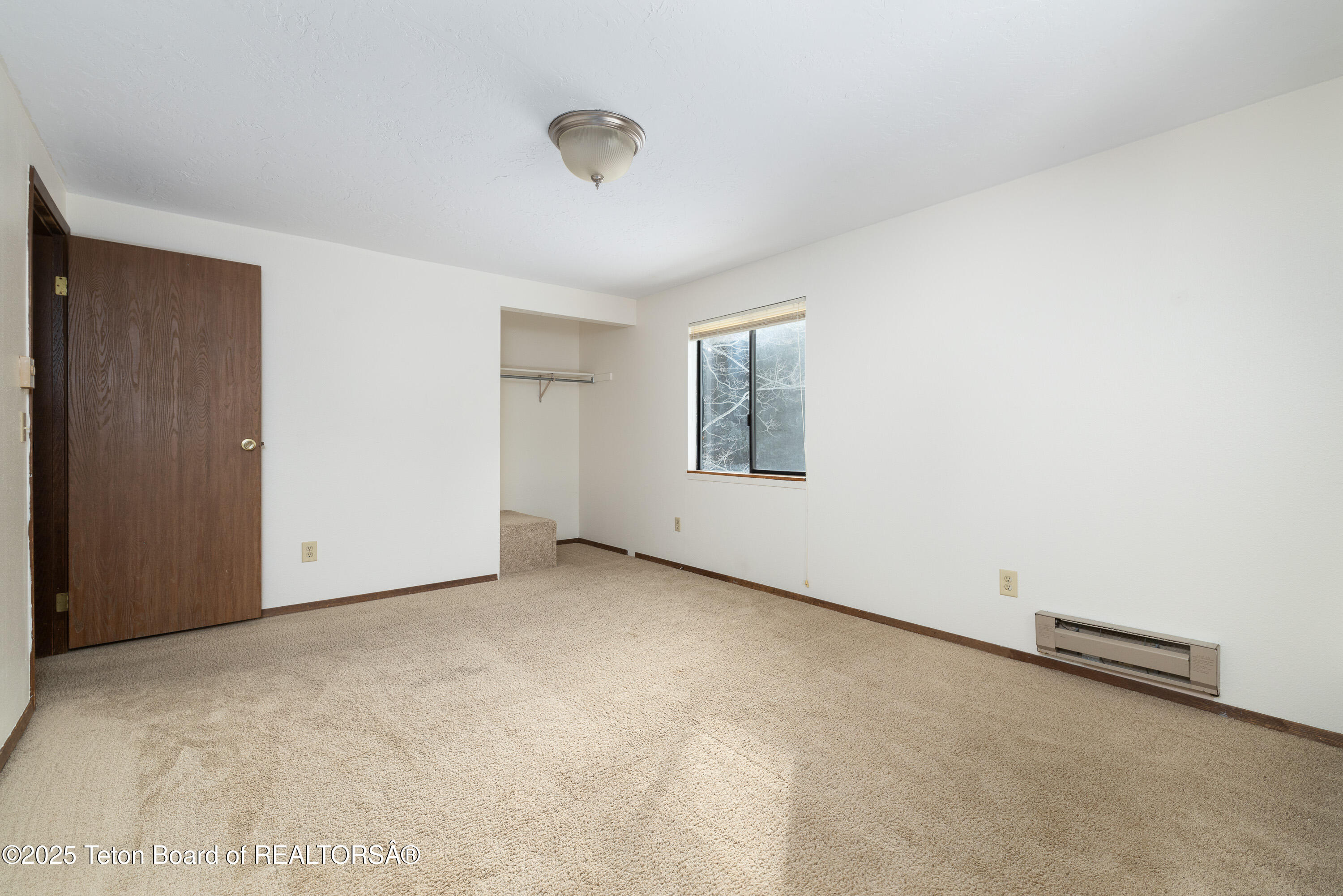 320 E SIMPSON Avenue, 9