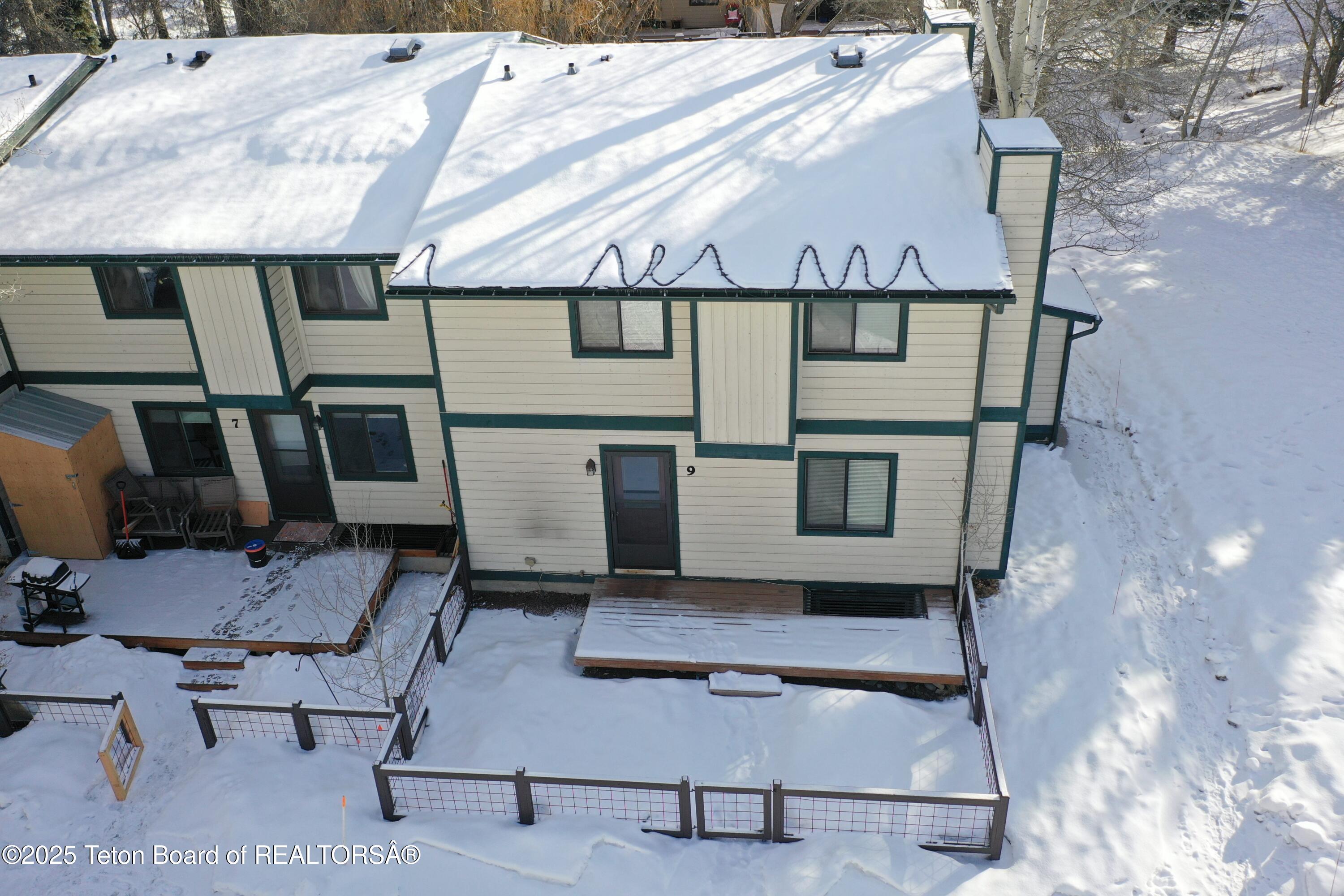 320 E SIMPSON Avenue, 9