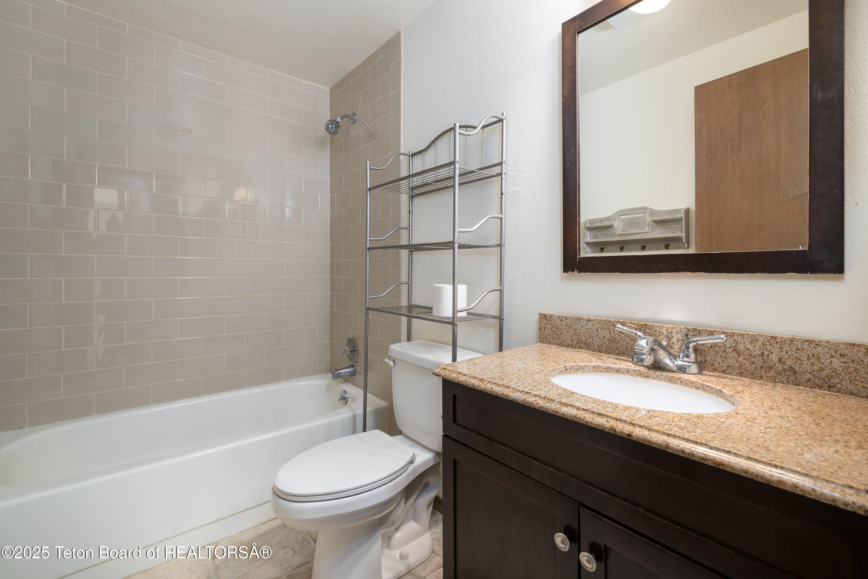 320 E SIMPSON Avenue, 9