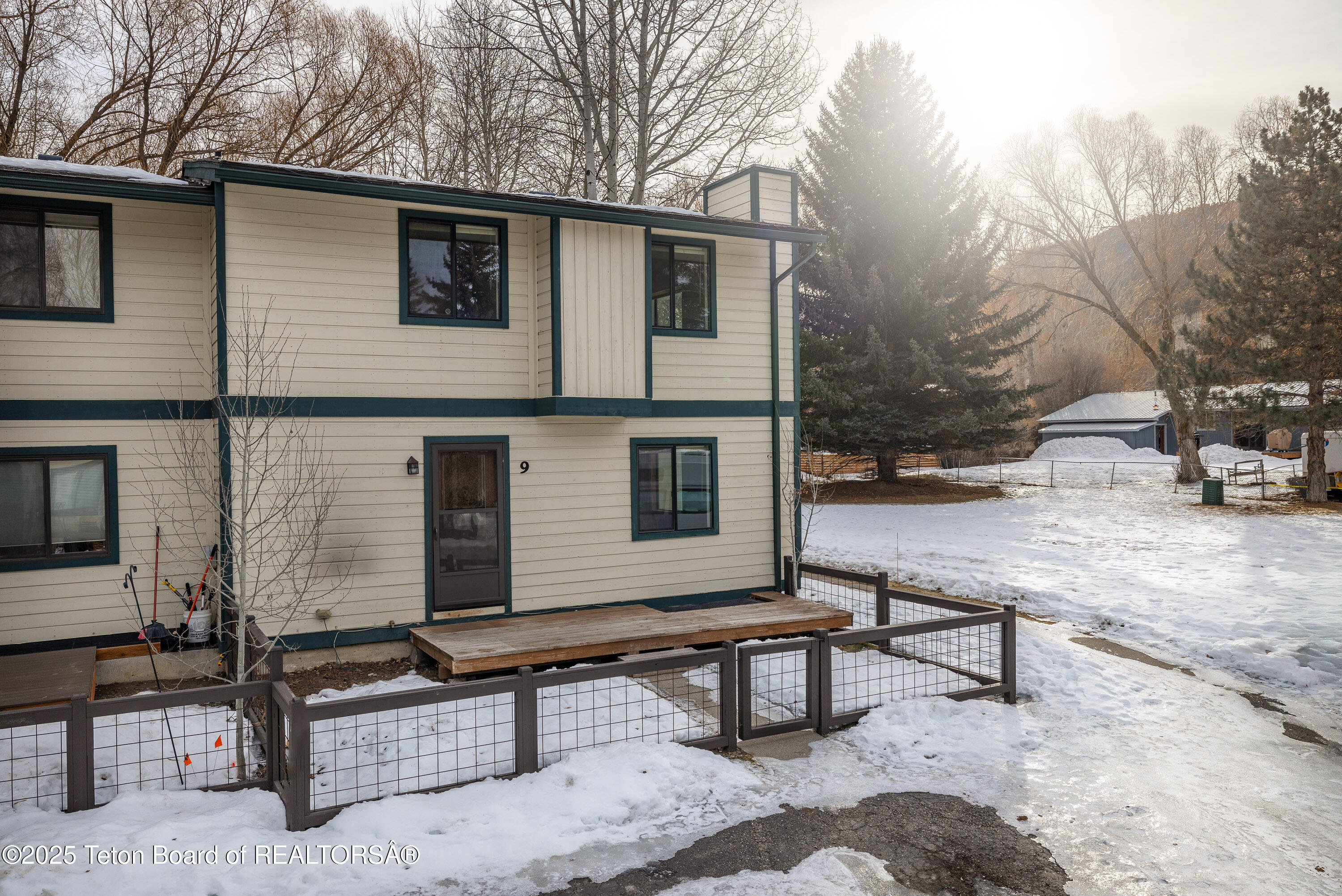 320 E SIMPSON Avenue, 9