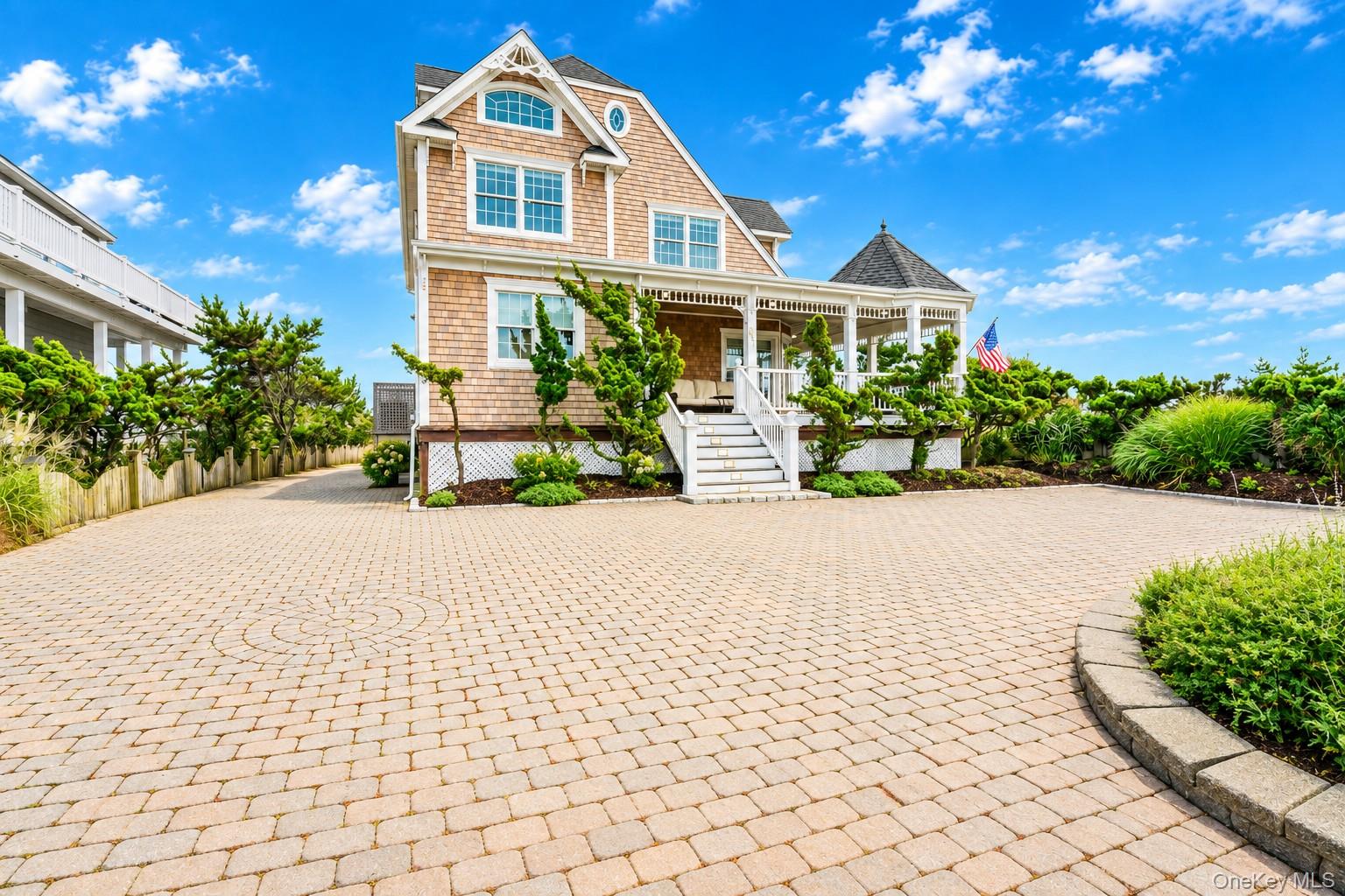 697 Dune Road